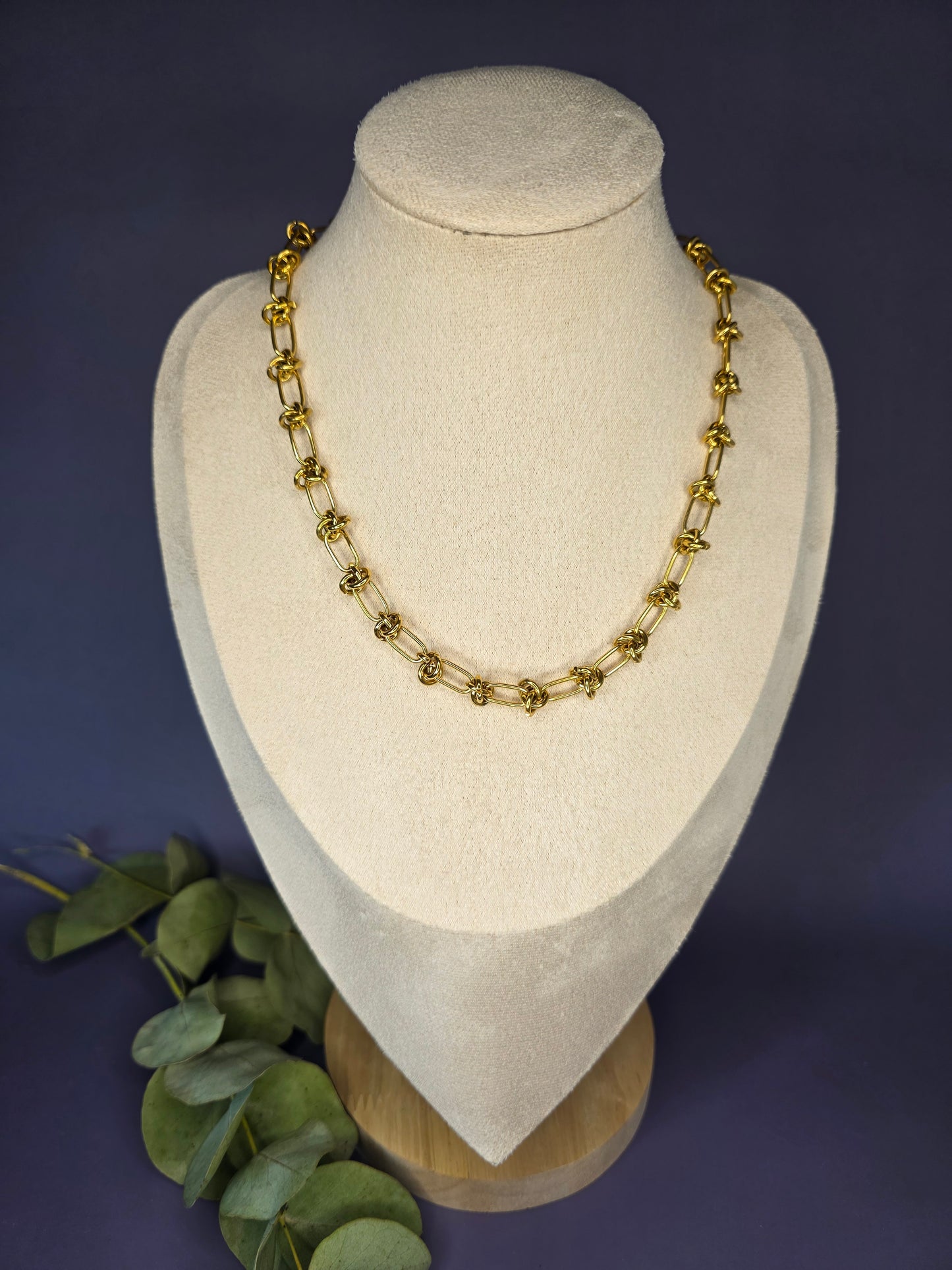 Close-up of the Golden Love Knot Chain showing the durable 18K gold finish. Hypoallergenic and sweat-proof jewelry perfect for everyday elegance in Pretoria - My Silver Lining.