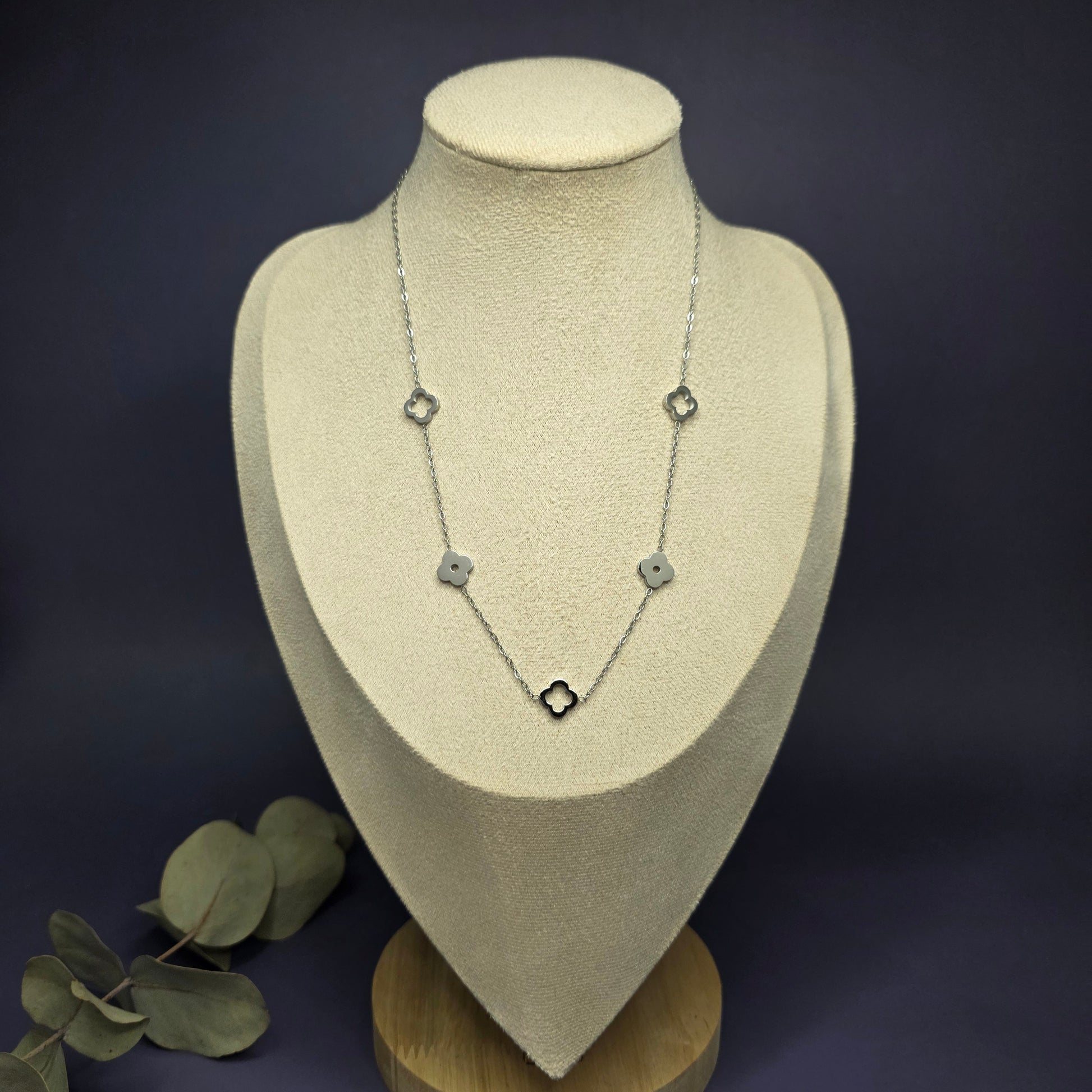 Front shot of the Silver Lucky in Love necklace, showing the 40+5cm flat-link chain and four-leaf clover charm — My Silver Lining.