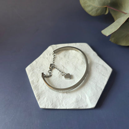 Dangling Heart Bangle (Single Piece)