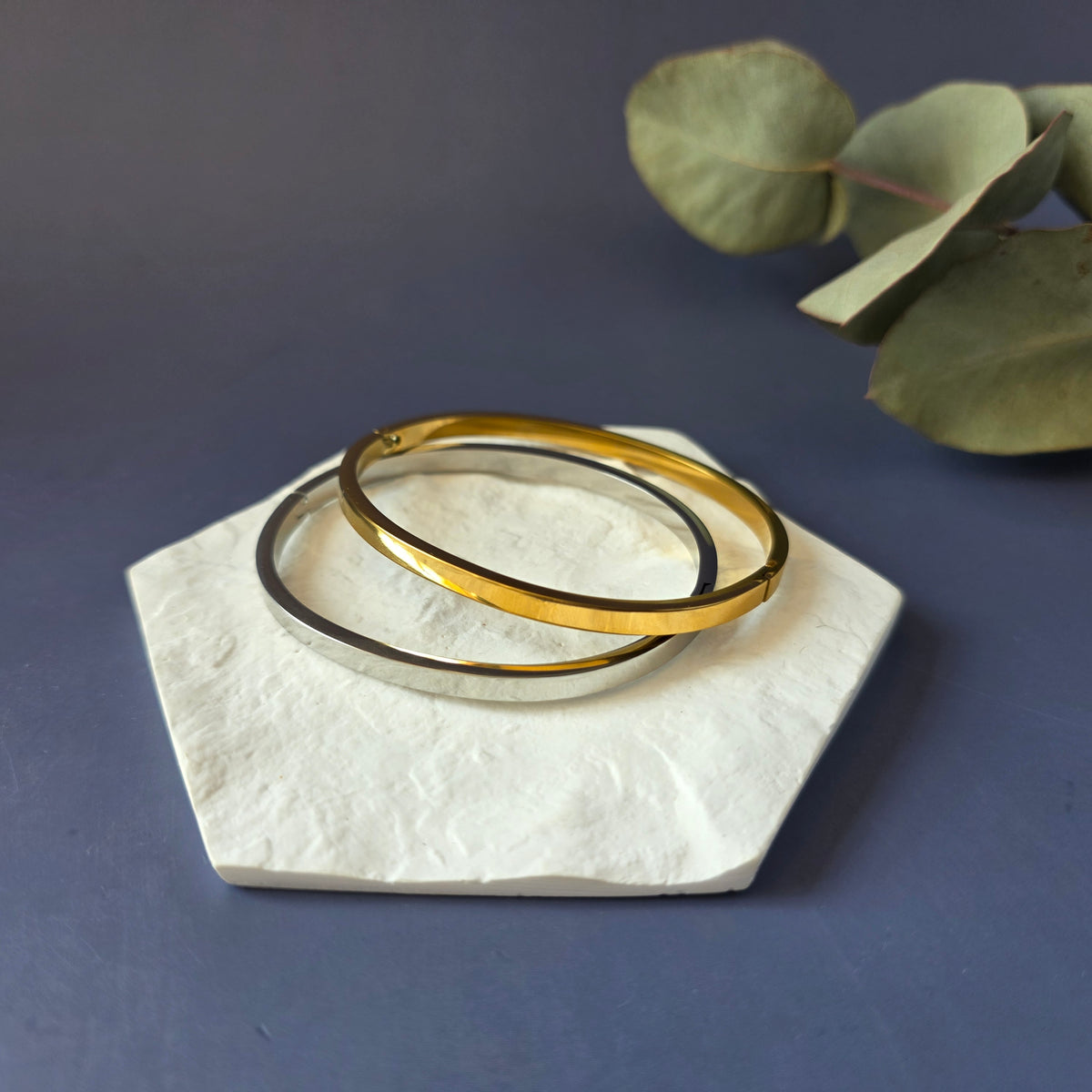 Oval Clip Bangle (Single Piece)