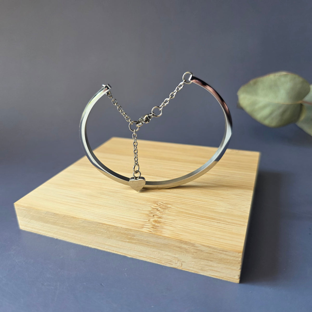Dangling Heart Bangle (Single Piece)